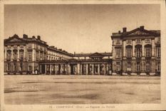 CPA Compiegne Oise Facade du Palais 
