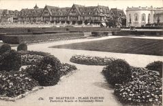 CPA Deauville Place Fleiurie Parterres fleuris et Normandy Hotel 