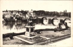 CPA Chinon La Statue de Rabelais et la Vienne 