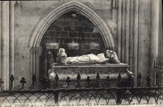 CPA Tours Tombeau des enfants de Charles VIII dans une des chapelles de la cathedrale