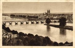 CPA Vue Generale de pierre sur la Loire La Cathedrale 