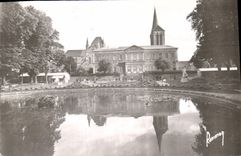 CPA Lisieux Calvados Bassin dans le Jardin Public 