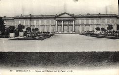 CPA Compiegne facade du Chateau sur le Parc 