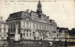 CPA Tours l'Hotel de Ville Laloux Architecte et les Jets d'Eau 