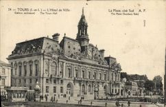 CPA Tours I et L l'Hotel de Ville la place cote sud 