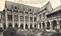 CPA Tours I et L Cloitre de la Psalette Xv XVI monument de l'ancienne Biblioteque du Chapitre psalet