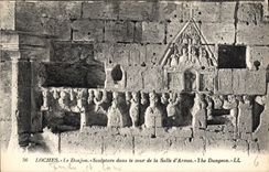 CPA Loches Le Donjon Sculpture dans le mur de la Salle d'Armes 