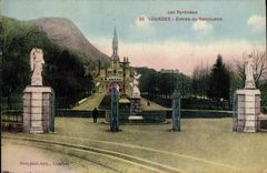 CPA Les Pyrenees Lourdes Entree du Sanctuaire 