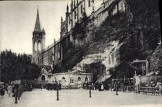 CPA Les Hautes Pyrenees Lourdes la Grotte et la Basilique 