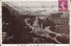 CPA Lourdes la Basilique vue du Chateau Fort 