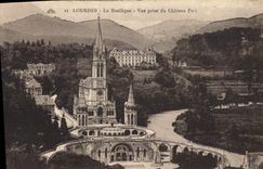 CPA Lourdes la Basilique vue prise du Chateau Fort 