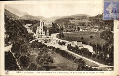 CPA Lourdes vue Plongeante sur l'esplanade la Basilique et la vallee du Gave 