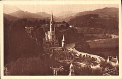 CPA Lourdes la Basilique vue du Chateau Fort 