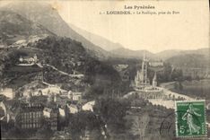 CPA Les Pyrenees Lourdes la Basilique prise du Fort 