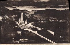 CPA Lourdes vue de nuit de la Basilique pendant la Procession aux Flambeaux 