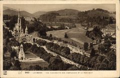 CPA Lourdes vue Plongeante sur l'Esplanade et la Basilique 