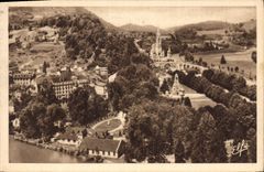 CPA Lourdes vue panoramique sur le Calvaire et la Basilique 