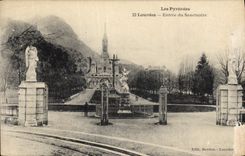 CPA Les Pyrenees Lourdes Entree du Sanctuaire 