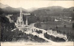 CPA Lourdes vue d'ensemble de la Basilique 