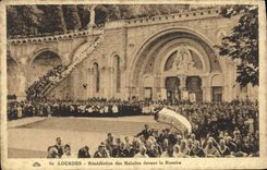 CPA Lourdes Benediction des Malades devant le Rosaire 