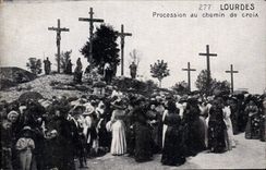 CPA Lourdes Procession au Chemin de Croix 