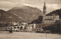 CPA Lourdes la Basilique les Piscines et la Grotte 