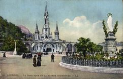 CPA Lourdes la Basilique et la Vierge Couronnee 