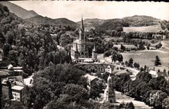 CPA Lourdes Htes Pyrenees Vue generale de la Basilique 