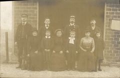 CARTE PHOTO Femmes Famille Militaria