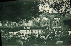CPA Lourdes Hautes Pyrenees La Benediction des Malades pendant la Procession 