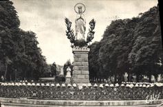 CPA Lourdes La Vierge Couronnee 