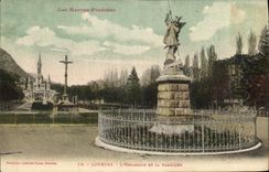 CPA Les Hautes Pyrenees Lourdes l'Esplanade et la Basilique 
