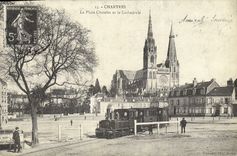 REPRO Chartres La Place Chatelet et la Cathedrale Train