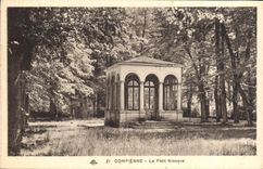 CPA Compiegne Le Petit Kiosque 
