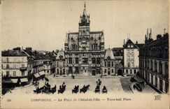 CPA Compiegne La Place de l'Hotel de Ville 