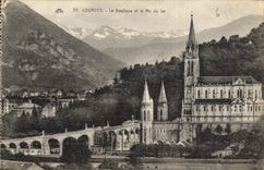CPA Lourdes La Basilique et le Pic du Jer 