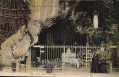 CPA Lourdes Interieur de la Grotte Miraculeuse 