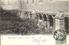 CPA Beauvais Le Musee La Cour 