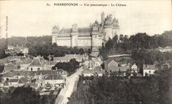 CPA Pierrefonds Vue panoramique Le Chateau 