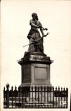 CPA Beauvais Statue de Jeanne Hachette 