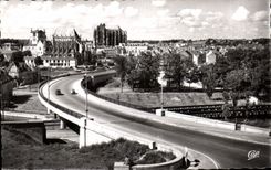 CPA Beauvais Le Pont Route et la Ville 