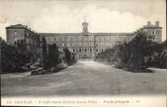 CPA Beauvais Le Lycee Jeanne Hachette Jeunes Filles Facade principale 