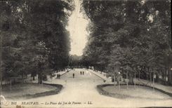 CPA Beauvais La Place du Jeu de Paume 