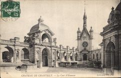 CPA Chateau de Chantilly La Cour d'Honneur 