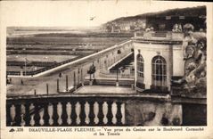 CPA Deauville Plage Fleurie Vue prise du Casino sur le Boulevard cornuche et les Tennis 