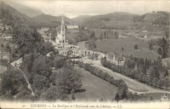 CPA Lourdes Basilique et l'Esplanade vues du Chateau 