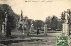 CPA Lourdes Vue sur l'Esplanade 