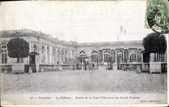 CPA Versailles le Chateau Entree de la cour d'Honneur de Grand Trianon 