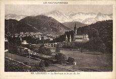 CPA Lourdes La Basilique et le pic du Jer 