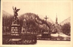 CPA Lourdes Saint Michel et vue d'ensemble de l